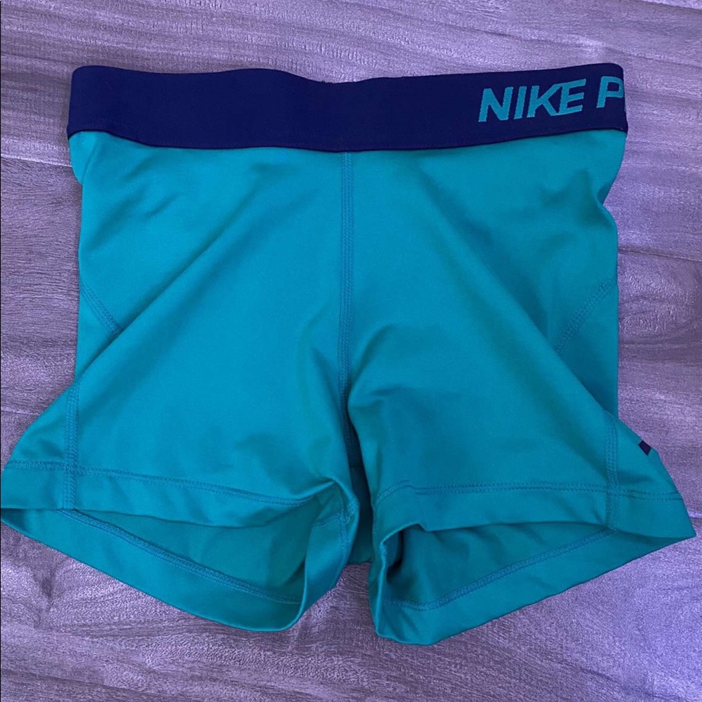 Nike pro